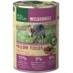 Nourriture pour chiens en conserve étiquetée "Real Nature Wilderness Adult Mellow Fields" avec un loup sur le devant, contenant 95 % d'ingrédients de buffle et d'agneau.