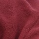 Nahaufnahme von weichem, strukturiertem burgunderrotem Fleece-Stoff, ideal für Haustierdecken oder Bettwäsche.