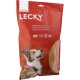 Rote Verpackung für Lecky Hundeleckerlis mit einem glücklichen Hund, beschriftet mit "Rinderohren Deluxe" und Icons für "100% Natürlich" und "Fettarm".