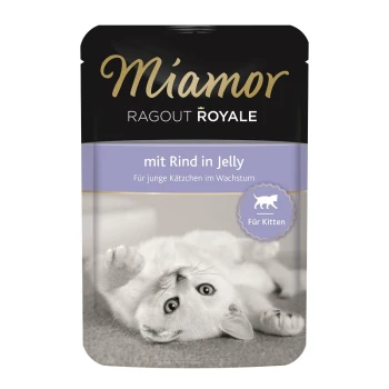 Ragout Royale Kitten Rind 44x100 g Miamor Ragout Royale Katzenfutterbeutel mit einem verspielten weißen Kätzchen auf der Vorderseite, beschriftet mit "mit Rind in Jelly" für Kätzchen.