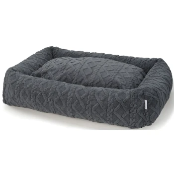 Ein plüschiges, graues Haustierbett mit einem strukturierten Muster und einem weichen, gepolsterten Innenraum, ideal für Hunde oder Katzen.