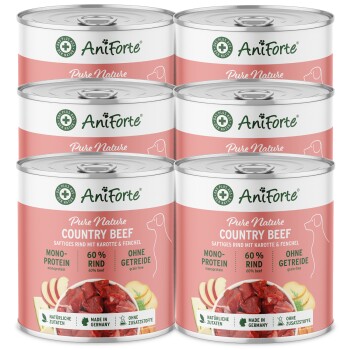 Sechs Dosen PureNature Country Beef Hundefutter, mit Rindfleisch, Kartoffeln und Karotten, auf Deutsch beschriftet mit jeweils 800g.