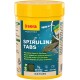 Behälter mit Sera Spirulina Tabs Nature Fischfutter, mit einem gestreiften Fischgrafik, mit dem Text "Pflanzenfutter" und Nährwertdetails.