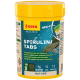 Behälter mit Sera Spirulina Tabs Nature Fischfutter, mit einem gestreiften Fischgrafik, mit dem Text "Pflanzenfutter" und Nährwertdetails.