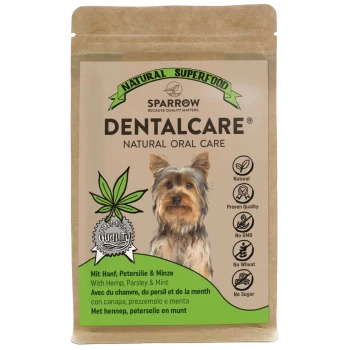 Natürliche Superfood-Zahnpflege für Hunde, mit einem Yorkshire Terrier auf der Verpackung, mit Zutaten wie Hanf, Petersilie und Minze.