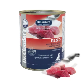 Dosen-Hundefutter von Dr. Clauder's mit ausgewähltem Fleisch, mit der Aufschrift "RIND," mit Fleischstücken, die auf einem Teller präsentiert werden.