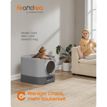 Eine Katze auf einem grauen Katzenhaus mit einem runden Eingang, einer Pflanze und einem gemütlichen Sofa dahinter. Text: "Weniger Chaos, mehr Sauberkeit."