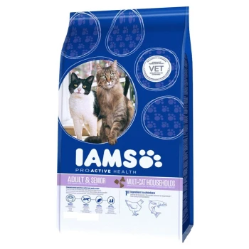 Multi-Cat Adult Kurczak, łosoś 15 kg Torba z karmą dla kotów IAMS Proactive Health z dwoma kotami, oznaczona "Dorosły i Senior" oraz "Multi-Cat", z kurczakiem jako głównym składnikiem.