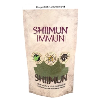 Eine Tüte Shiimun Immun-Hundezusatz, die den Text 'SHIIMUN IMMUN' prominent zeigt, mit Symbolen, die natürliche Zutaten und gesundheitliche Vorteile anzeigen.