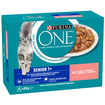 Senior 7+ Lachs 8x85g Verpackung von Purina ONE Senior 7+ Katzenfutter mit einem Teller mit Nassfutter mit Lachs und Karotten, der sichtbare Gesundheit und Vitalität fördert.