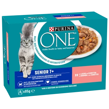Verpackung von Purina ONE Senior 7+ Katzenfutter mit einem Teller mit Nassfutter mit Lachs und Karotten, der sichtbare Gesundheit und Vitalität fördert.