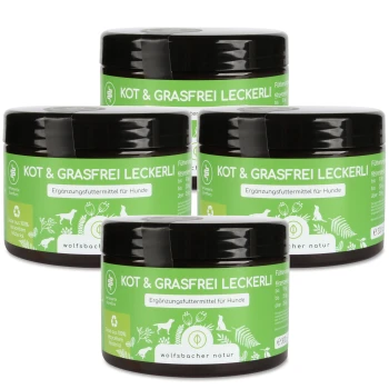 Vier Gläser mit 'Kot & Grasfrei Leckerli' Hundesnacks, gekennzeichnet als Ergänzungsfutter für Hunde, von Wolfsbacher Natur.