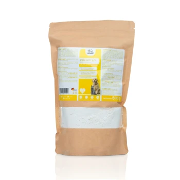 Braune Papiertüte mit Kalziumpulver für Haustiere, beschriftet mit "Kalzium 40," mit Nährwertinformationen und einem Gewicht von 600g.