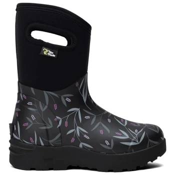 Schwarzer Gummistiefel mit floralem Muster, das lila und grüne Blätter zeigt, entworfen für den Außeneinsatz, mit einem Griff für einfaches Anziehen.