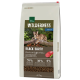 Sac de 7 kg de nourriture pour chats Real Nature Wilderness Black Earth avec un chat Bengal ; l'étiquette indique "70 % de bœuf, 30 % de fruits et légumes, 0 % de céréales."