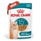 Royal Canin Senior kattenvoer zakje voor katten ouder dan 15 jaar, stukjes in jus, met een afbeelding van een oranje kat.