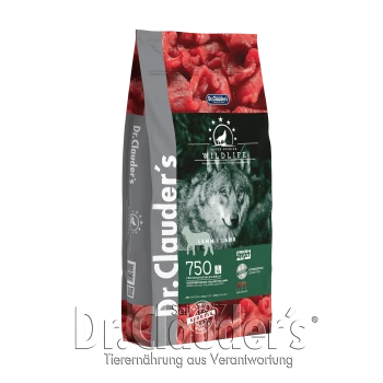 Die Tüte Dr. Clauder's Super Premium Wildlife Hundefutter zeigt ein Wolf-Bild, beschriftet mit 'Lamm', mit 750g frischem Fleisch pro 100g.