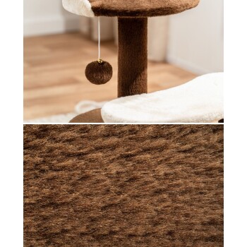 Ein brauner Katzenbaum mit einer plüschigen Oberfläche, der ein hängendes Pom-Pom-Spielzeug und eine gemütliche Plattform für Katzen zum Ausruhen bietet.