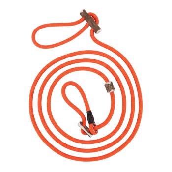 Orange geflochtene Tau-Slip-Hundeleine mit Holzperlen in Geweihoptik und Metallhülsen, auf schwarzem Hintergrund aufgerollt