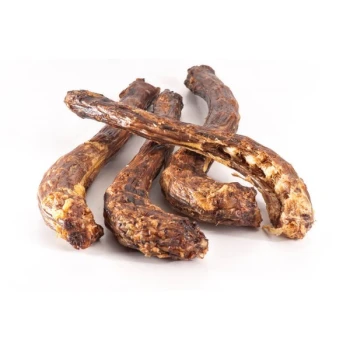 Hundesnack - Enten-Hals - 250g Vier große, getrocknete Hundekauartikel, die auf einem weißen Hintergrund angeordnet sind und ihre strukturierten, fleischigen Oberflächen zeigen.