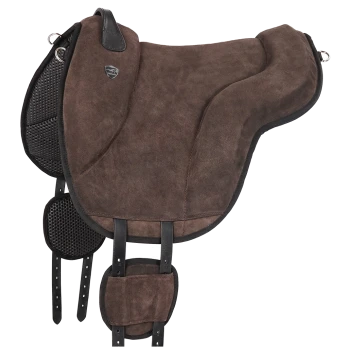 Brauner Wildleder-Pferdesattel mit schwarzen Lederelementen und verstellbaren Riemen, mit einem Logoemblem an der Seite.
