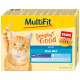Katzenfutterverpackung mit einem Nahaufnahme eines orangefarbenen Tabbykatze, beschriftet mit "MultiFit Simply Good Sauce Adult Fish Mix", mit Details zu den Zutaten.