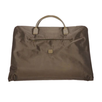 Braune Nylon-Haustierreisetasche mit beigen Griffen, vorderer Reißverschlusstasche und kleinem quadratischem Aufnäher.