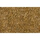 Une vue rapprochée d'un mélange texturé de nourriture pour animaux, présentant de petites granulés et flocons dans des nuances de brun et de vert.