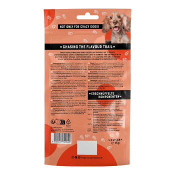 Rückseite einer Haustierleckerei-Verpackung mit einem glücklichen Hund, mit Text über das Produkt "Chasing the Flavour Trail", Zutaten und Nährwertinformationen.