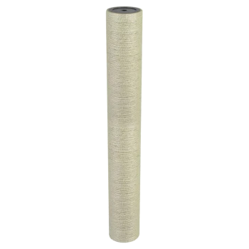 Eine Rolle aus natürlichem Sisal-Seil, ideal für Haustierspielzeug oder Kratzbäume, aufrecht gegen einen schlichten Hintergrund präsentiert.