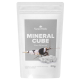Weißer wiederverschließbarer Beutel mit Aufschrift 'NatureHolic MINERAL CUBE Pure Mineral', Garnelenbild, weißen Mineralwürfeln und '30g'.