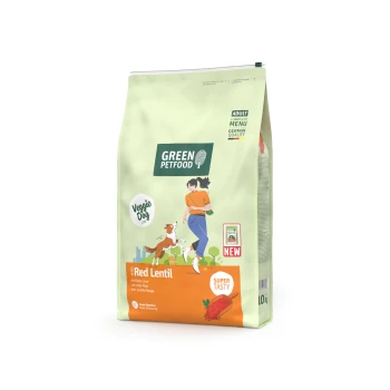 Grüne Petfood-Tüte für erwachsene Hunde mit roten Linsen, Gemüse-Hundelinie, Illustration einer Frau und eines Hundes, gekennzeichnet als super lecker und neu.