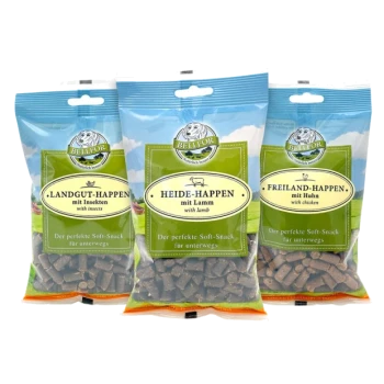 Drei Tüten Haustiersnacks von Bellfor: "Landgut-Happen" mit Insekten, "Heide-Happen" mit Lamm und "Freiland-Happen" mit Huhn.
