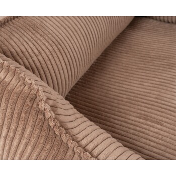 Nahaufnahme eines weichen, gerippten Haustierbettes in warmem Beige, mit plüschiger Textur und dekorativem geflochtenem Rand.