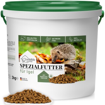 Weißer Eimer Wildlife Home SPEZIALFUTTER für Igel, 2 kg, grüner Deckel, mit einem Haufen Kroketten, Aufschrift 'Mit Insekten-Protein'.