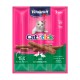 L'emballage de Vitakraft CatStick montre un chat blanc avec trois bâtonnets de viande, mettant en avant "95% extra meaty," "sans sucre," et "sans céréales."