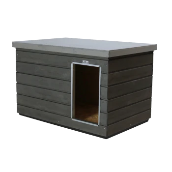 Dunkelgraue hölzerne Hundehütte mit Flachdach, offenem Eingang und kleinem Schild über der Tür mit der Aufschrift 'Sauerland'.