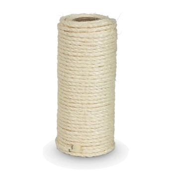 Eine Rolle aus natürlichem Jute-Schnur, fest gewickelt und hellbeige, auf einem weißen Hintergrund präsentiert.