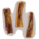 Drei Hundekauartikel aus getrocknetem Fleisch und Knochen, auf einem hellen Hintergrund präsentiert.