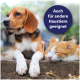 Beagle liegt neben einer schlafenden orange-weißen Katze; blaues Rundabzeichen mit der Aufschrift 'Auch für andere Haustiere geeignet'