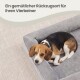 Hund eingerollt auf grauem Haustierbett auf beigem Teppich; Text: „Ein gemütlicher Rückzugsort für Ihren Vierbeiner“