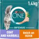 Purina ONE Bifensis Katzenfutterbeutel, 1,4 kg, mit einer grauen Katze und Text, der die Vorteile "Fell und Haarballen" hervorhebt.