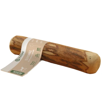 Ein mittelgroßer, natürlicher Holzkausnack mit einem Etikett, das Haustiersicherheitsikonen und Produktinformationen anzeigt.