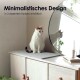 Eine weiße Calico-Katze sitzt auf einer grauen Matte auf einem Holzschrank, reflektiert in einem runden Spiegel. Text: "Minimalistisches Design in 3 Farben."