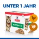 Verpackung für Hill's Science Plan Kittenfutter, mit einem verspielten Kätzchen und dem Text "KITTEN <1" und "UNTER 1 JAHR," mit Hühner- und Truthahn-Icons.