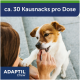 Kleiner weiß-brauner Hund nimmt ein Leckerli aus der Hand einer Person; Text: „ca. 30 Kausnacks pro Dose“ und „ADAPTIL Chew“.