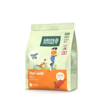Grüne Petfood Veggie Dog Rote Linsen Hundenahrung für Erwachsene mit Illustration einer Frau und eines Hundes, beschriftet mit super lecker und deutsche Qualität.