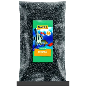 Gravier d'aquarium noir dans un sac transparent, avec une étiquette de la marque "MultiFit", le mot "Farbkies" et des images de poissons colorés.