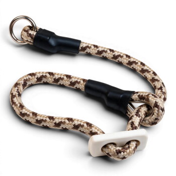 Geflochtenes beige-braunes Seil-Schlupfhalsband für Hunde mit Metallringen, schwarzen Manschetten und weißem Kunststoffstopper