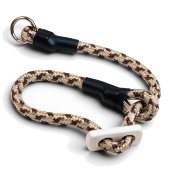 Geflochtenes beige-braunes Seil-Schlupfhalsband für Hunde mit Metallringen, schwarzen Manschetten und weißem Kunststoffstopper